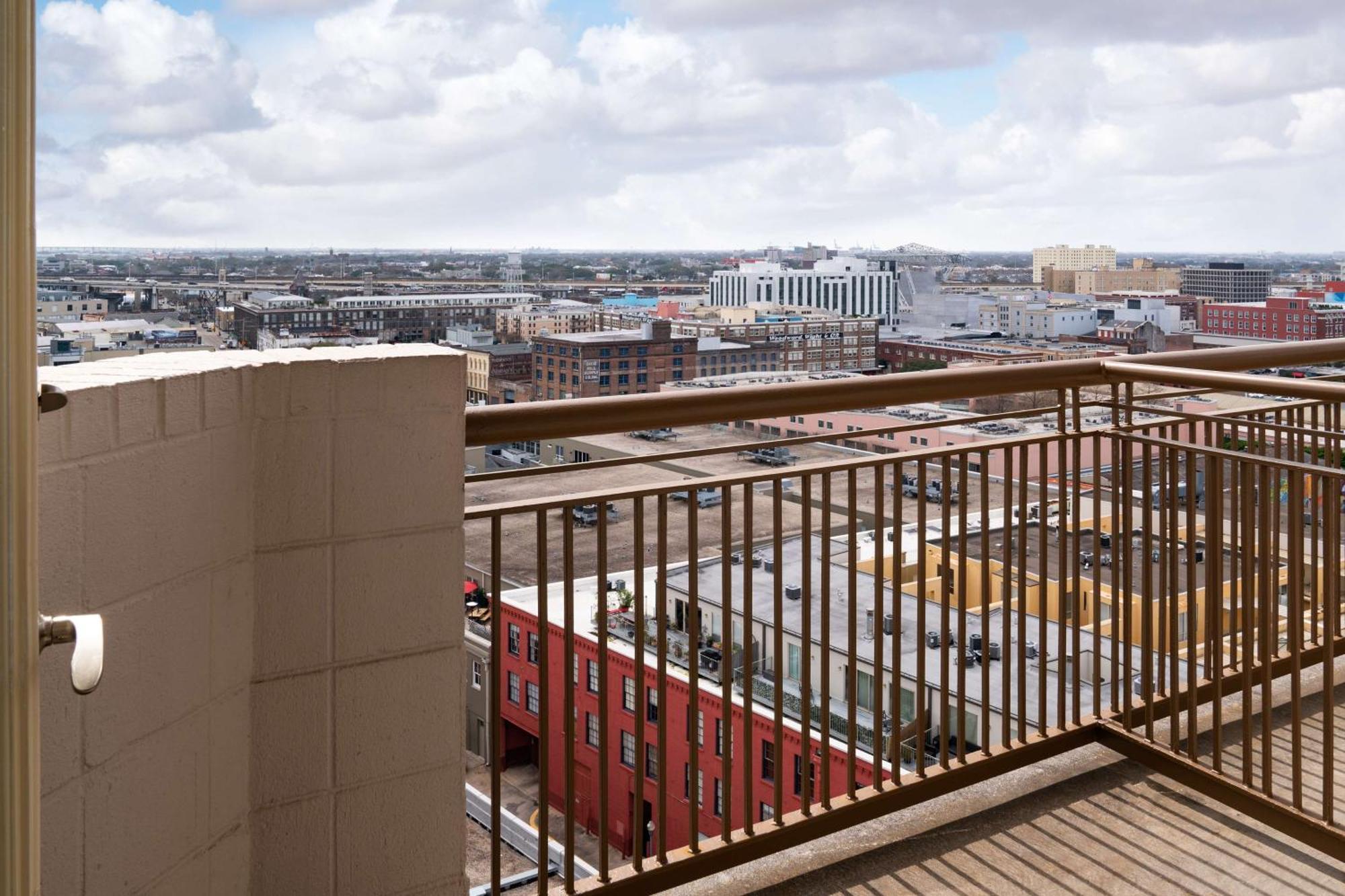 Embassy Suites By Hilton New Orleans Convention Center Exterior photo